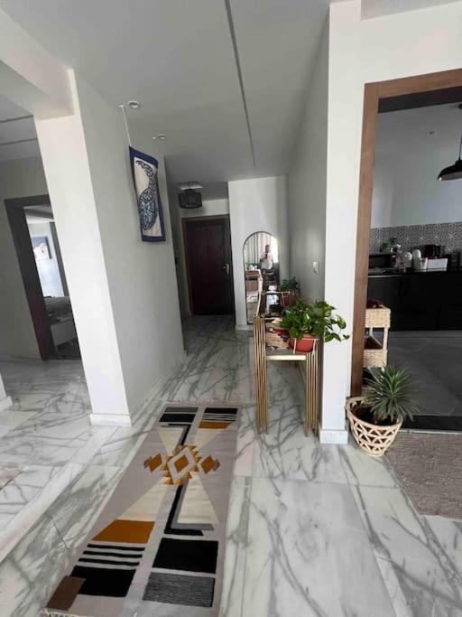 Newly Refurbished Flat,Marble Floors.Central Caïro Buitenkant foto