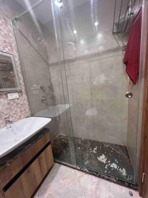 Newly Refurbished Flat,Marble Floors.Central Caïro Buitenkant foto